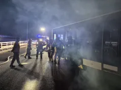 Strażacy na estakadach S7. Ćwiczyli ratowanie pasażerów autobusu