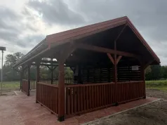 Nowa altana w Dąbrowie nad Czarną. Będzie gdzie odpocząć podczas wycieczki