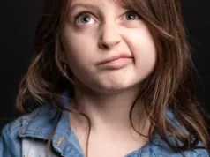 Dziewczynka z mema „Side Eye Chloe” jest już nastolatką. Mama przyznaje, że jedno spojrzenie uratowało ich rodzinę
