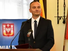 Patryk Kaźmierczyk, lider KO w Inowrocławiu, nawołuje do dymisji prezydenta miasta