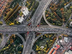 Nie chciał się wyprowadzić. Wokół jego domu zbudowali autostradę. "Wygląda, jakby był w misce"