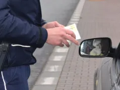 Zatrzymali 19-latka za prędkość. Ujawniono zakaz prowadzenia, brak OC i przeglądu