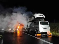 Pożar na S3. Zapaliła się naczepa z samochodami elektrycznymi, strażacy ruszyli do akcji