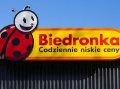 Biedronka rozdaje cukier, chemię i znicze. Na sobotę szykuje jeszcze więcej gratisów