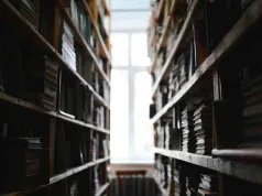 Książka jako cyfrowy detoks. Dlaczego biblioterapia to najlepsze, co można zaoferować przebodźcowanym uczniom?