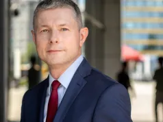 Kierowcy płacą za coś, czego jeszcze nie ma. Widać to na stacjach paliw
