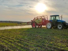 Ile chemii trafia na polskie pola? Zużycie pestycydów wzrosło, ale daleko nam do średniej unijnej