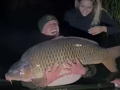 52 kilogramy. Wyciągnęli z wody rekordowego giganta