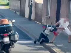 Pobicie motocyklisty po niebezpiecznym manewrze. Kierowca auta z zarzutami