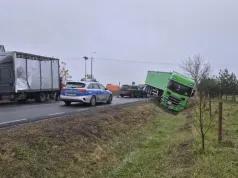 Zderzenie ciężarówki z samochodem osobowym. Droga krajowa nr 53 całkowicie zablokowana!