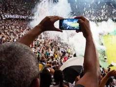 Odkładasz telefon na meczu, dostajesz koszulkę z autografem. Na taki pomysł wpadła Borussia Dortmund