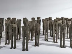 „Bambini” Magdaleny Abakanowicz w Zielonej Bramie