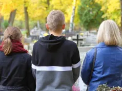 Jak znaleźć grób na cmentarzu? Zobacz, jak sprawdzić, gdzie jest ktoś pochowany. Skorzystaj z wyszukiwarki grobów