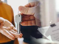 Chcesz wynająć mieszkanie osobie z zagranicy? Oto kluczowe zasady i pułapki