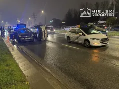 Auto na boku w Alei Prymasa Tysiąclecia. Kierowca uciekł, porzucił auto i pasażerkę