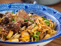Zrobiłam makaron udon z wołowiną na kolację. Zniknął z talerzy w try miga