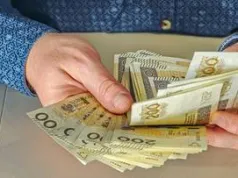 Ile trzeba zarabiać, żeby dostać 7 tys. zł emerytury? Wyliczenia ZUS