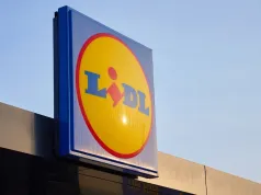 Nowe promocje w Lidlu na 30 października. Znicze w promocji 8+4, chryzantemy za grosze, a kawa aż 60% taniej