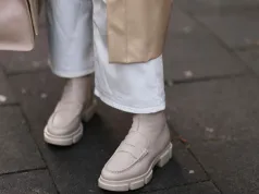 Ani to klasyczne botki, ani zwykłe mokasyny. Deichmann ma buciki z miękką cholewką i wyprzedaje je za pół ceny