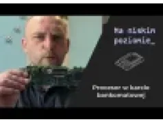 Procesor w karcie bankomatowej pod mikroskopem