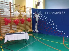 Zbliża się Narodowe Święto Niepodległości. MEN zaprasza do udziału w kolejnej edycji akcji „Szkoła do hymnu” 2026