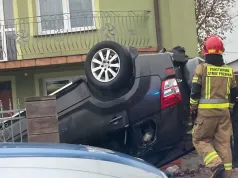 Auto dachowało na ulicy Traugutta w Ostrowcu