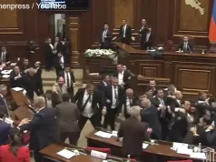 Pięści i latające krzesła w parlamencie Armenii. Posłowie urządzili masową bójkę podczas obrad!