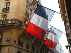 Francja pogrąża się w kryzysie. Gospodarka się kurczy