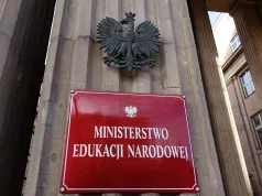 Wymazali Armię Krajową, Chrzest Polski i Wołyń. Rewolucja MEN w szkołach!