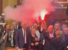 Szokujące nagranie w sieci. Odpalili race i zaatakowali premiera