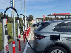 Tańsze ładowanie „elektryków” na stacjach w całej Polsce. Ruszyła jesienna promocja