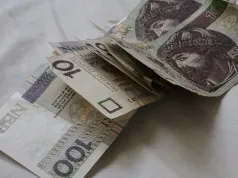 W rządzie na stole zrównanie nowych i starych świadczeń. Tylko podwyżka 3488 zł jest pewna