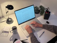 Spędziłem kilka dni z laptopem HP Omnibook 3. Pracujący studenci docenią ten sprzęt