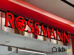 Wystarczy spojrzeć na flakon, by rozpoznać te perfumy. Rossmann mocno je przecenił