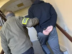 Wpadł na gorącym uczynku. Fałszywy „pracownik banku” oszukał 83-latka z Kalet