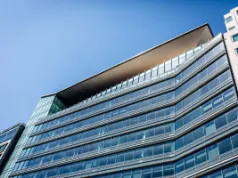 Setki grobów pod biurowcem. Właściciel dostanie od miasta miliony rekompensaty