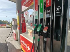 Ceny paliw na Wszystkich Świętych. Benzyna i diesel będą tańsze na długi weekend
