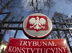 Chaos wokół Trybunału Konstytucyjnego. Policja zatrzymała trzy osoby, spór o władze TK