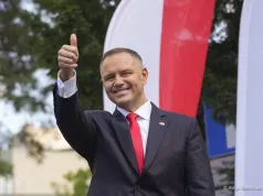 Prezydent Karol Nawrocki zawrócił samolot do Polski. Przerwał lot do Senegalu w związku z wydarzeniami przed Trybunałem Konstytucyjnym