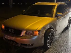 Zderzenie Audi i Chryslera przy Galerii Ostrovia