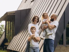 Najgorszy nawyk, który rujnuje dom i zdrowie. Tysiące Polaków nadal tak robi