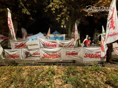 Polityczna wojna o Trybunał Konstytucyjny i policja pod bramą. O co chodzi w konflikcie, który trwa od ponad 10 lat?