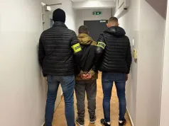 Namierzyli auto w lesie. W środku podejrzany o oszustwo na 94-latce i kilkanaście tysięcy złotych