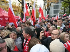 Coraz więcej osób przed TK. Policja reaguje
